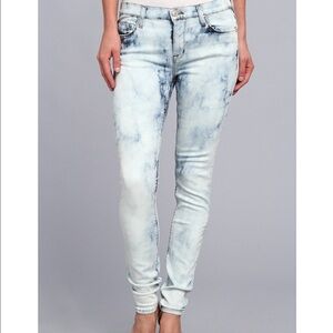 ACCEPTING OFFERS !!!Hudson Jeans